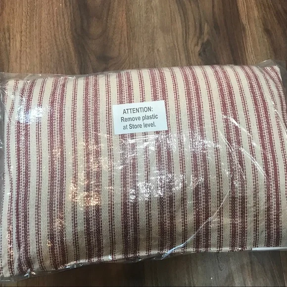 Brand New in Package - The Elf Made Me Do It Small Pillow - Picture 3 of 4